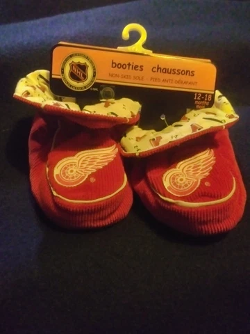 Detroit Red Wings Baby Slippers. NHL Baby Booties 12-18 months. Toddler Slippers Cover