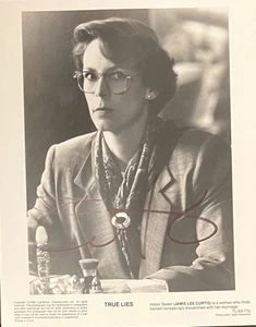 True Lies JAMIE LEE CURTIS SIGNED 8X10 Photo - EXACT VIDEO PROOF - Bild 1 von 2