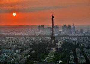 New Premium Eiffel Tower Paris City Wall Art Poster OR Canvas Size A4-A1 - Picture 1 of 1