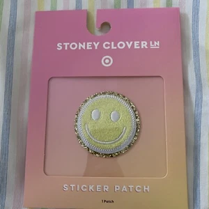Neu mit Etikett Stoney Clover Lane x Target Smiley Gesicht Aufnäher neu versiegelt - Bild 1 von 3