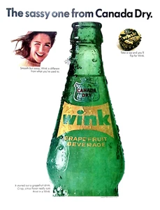 Canada Dry Wink Soda 1965 anuncio impreso The Sassy One botella 11x14 - Imagen 1 de 4