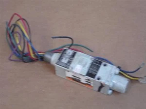 **Gebraucht** ITT 232P43CC6 verstellbarer Druckschalter (Bereich 1000 bis 3100 psig) - Bild 1 von 6