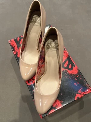NIB Fergalicious Fergie Womens Heels Pumps Shoes Beige Sz7 1/2M Symphony Ivory - Image 1 of 4
