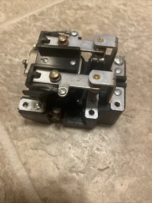 Dayton 5X848A 8-Pin Surface Open Power Relay, Rating: 30A @ 300VAC/28VDC - Image 1 of 4