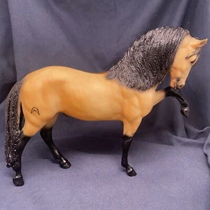 Cavallo Lusitano Breyer 1143 Lavrador pelle di cervo accento oro metallizzato - Foto 1 di 7