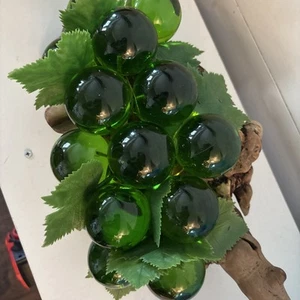 Racimo de uva verde Jumbo de colección Lucite acrílico sobre playa madera años 60 MCM - Imagen 1 de 10