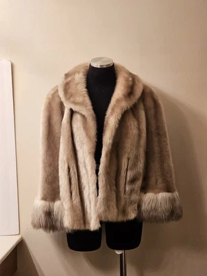 Glenoit Vintage Imitación Piel Capa Estola Beige Bolsillos Medianos Cada Lado Forro Satinado Foto 1 de 4