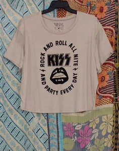 Women's Plus Vinyl Icons TORRID KISS Crop Tassel T-shirt NEW 2 2X 18/20 Relaxed - Picture 1 of 2