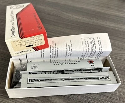 Intermountain HO Kit 40204-13 Cylindrical Covered Hopper Great Northern #170405 - Image 1 of 4