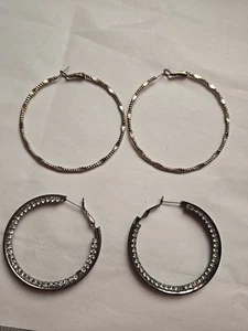 2 Pairs Of Hoop Earrings - Picture 1 of 1