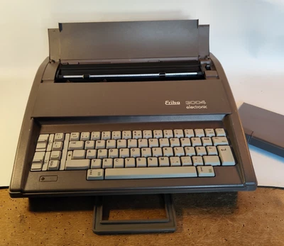 Erika 3004 electronic elektr. Schreibmaschine Reiseschreibmaschine funktioniert - Bild 1 von 4