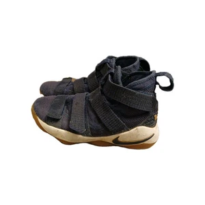 Embroidered White Top Blouse size Medium Women Back 1/4 zipper - Picture 1 of 7