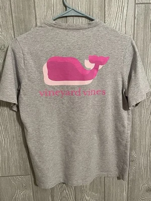 Camiseta Vineyard Vines Niños Talla L (16) Camiseta Gráfica Manga Corta Gris - Usada en Excelente Condición Foto 1 de 4