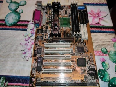 Abit BE6-II v1.1 SLOT1 Intel 440bx *working* BE6-2 (an improved Abit BF6) - Immagine 1 di 4