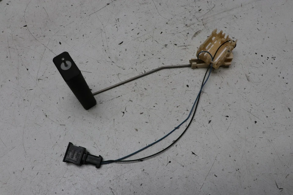 Sensor de nivel del tanque de combustible Aston Martin V8 Vantage 2008 4G43-9E275-AA J156 Foto 1 de 1