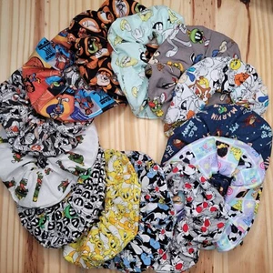 Looney Tunes Scrunchies | Handmade in USA | Langlebiges Silikon Elastisch - Bild 1 von 17