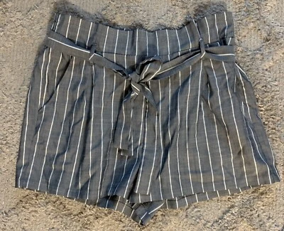 Forever 21+ Plus 条纹纸袋腰腰带短裤深灰色白色 1X 码 — 第 1/4 张图片