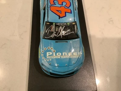 理查德·佩蒂和华莱士亲笔签名 2018 PIONEER FLASHCOAT 带真品证书 12 件 9 件 — 第 1/4 张图片