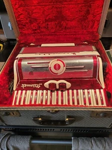 Vintage Bennelli Minuet Candy Apple Red Piano Keyboard Accordion w/ Case - Picture 1 of 9