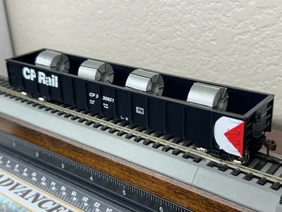 CP RAIL - 52 ft MILL GONDOLA w/ 4 STEEL MILL COIL LOAD -CP PACMAN HO SCALE NEW - Image 1 of 4