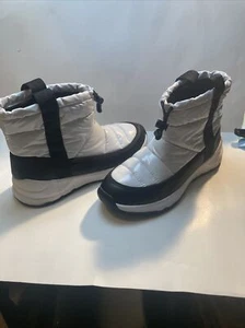 GUESS LOS ANGELES Outmost2-T Stiefelette weiß/schwarz. Gr. 7 NEU ohne Karton - Bild 1 von 5