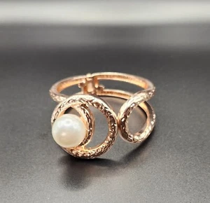 Pulsera grande con bisagras de perlas - tono rosa - Imagen 1 de 3