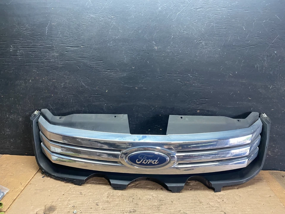 Parrilla Ford Fusion 2006-2009 con emblema superior OEM S5774 DG Foto 1 de 4