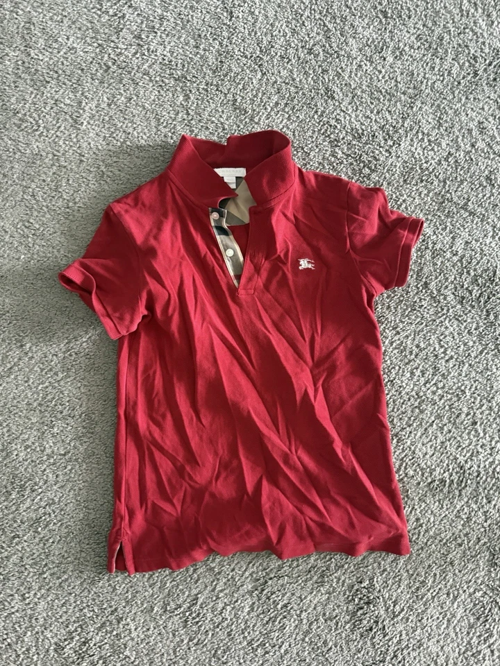 Camiseta Burberry niño roja bolsillo delantero, talla 4T Foto 1 de 3