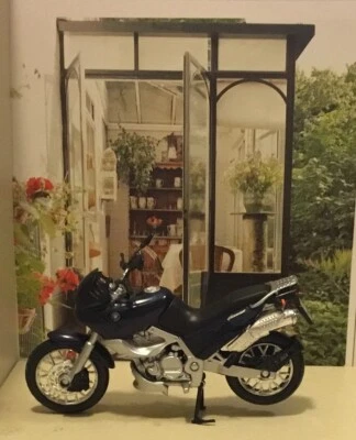 Navy/Dark Blue BMW F650ST 1/18 Scale Motorcycle 1:18 - Image 1 of 4