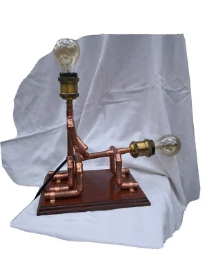 Lámpara hecha a mano de tubo de cobre  Foto 1 de 4