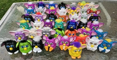 Lote de 44 juguetes Happy Meal Furby McDonalds 1998 ojos de tigre mover orejas chirriantes moverse  Foto 1 de 4