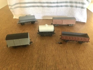 5 vagones surtidos con acoplamientos Kaydee - calibre OO muy buen estado - Imagen 1 de 4