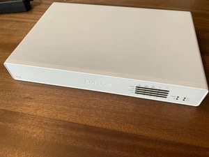 Sophos XG 135 Rev. 3 Firewall XG135 z zasilaczem i licencją domową aktywna - Zdjęcie 1 z 9