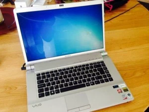 Sony Vaio PCG-3F1M 16.4" Laptop Screen Intel c2d 4GB RAM 256GB SSD WIN 10 Webcam - Picture 1 of 5