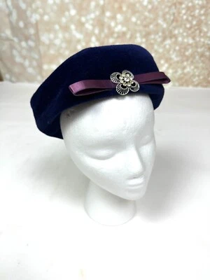 Sombrero boina de terciopelo vintage años 60 con alfiler Foto 1 de 4