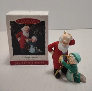 1993 "A Fitting Moment, Mr. & Mrs. Claus Series, Hallmark Keepsake Ornament. #8 - Imagen 1 de 8