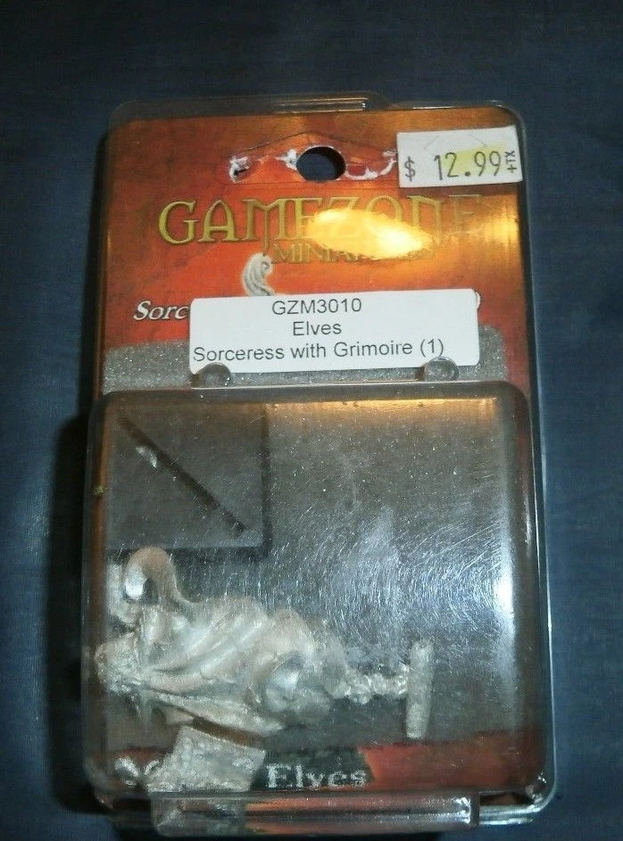 Gamezone Miniatures Fantasy Mini 28mm Sorceress w/Grimoire Pack MINT - Image 1 of 1
