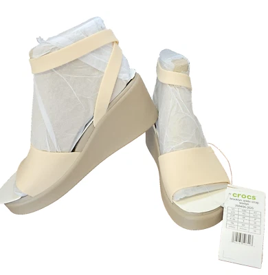 Sandálias anabela Crocs femininas Brooklyn tamanho 10 M nude plataforma 3" nova com etiquetas - Imagem 1 de 4