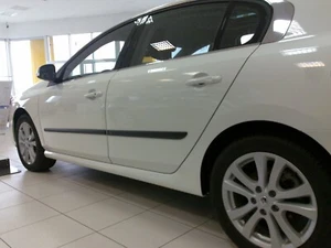 RENAULT FLUENCE 2009 - Moulures de protection latérales/Protecteur portière - Imagen 1 de 3