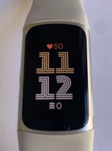 Fitbit Charge 6 Activity Tracker - Porcellana/Alluminio Argento -Cinturino Piccolo - Foto 1 di 9
