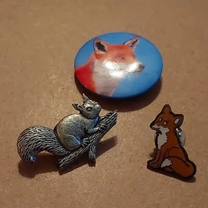 Fox badges ,Pewter Squirrel Pin Badge - Picture 1 of 4