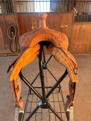 saddle - Image 1 of 4