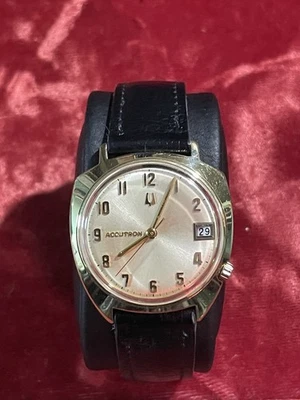 ACCUTRON часы 218 щит асимметричный твердого 14K золото Мужская запястье M7 супер! - Изображение 1 из 4