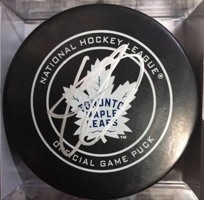 FIRMADO OFICIAL NHL JUEGO DISCO TORONTO HOJAS DE ARCE KASPERI KAPANEN NUEVO DISCO Foto 1 de 2