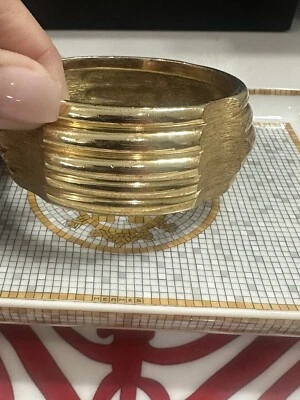 Brazalete grueso Dior tono oro amarillo Foto 1 de 4