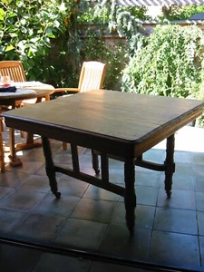 solid oak table with removable  caster wheels, vintage  - Picture 1 of 8