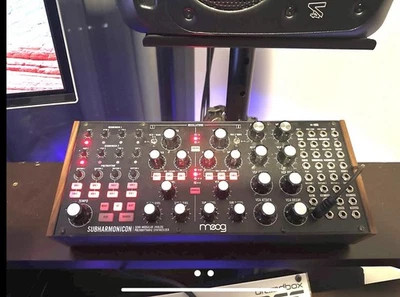 Sintetizador analógico polirrítmico semimodular MOOG Subharmonicon - MODSUBH01 Foto 1 de 2