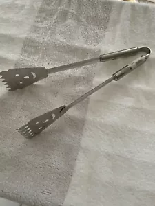 NP79 NEU Etikett WMF Gr 28cm Grillzange Edelstahl Zange Servierzange Wurstzange - Bild 1 von 3