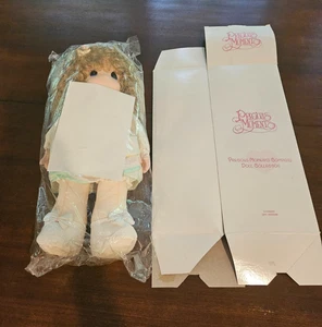 Precious Moments Doll Collection - Lindsey W Collector Box - Picture 1 of 5