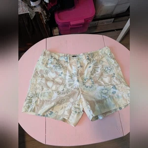 Axcess By Liz Claiborne Floral Women's Shorts Size 10 - Picture 1 of 8